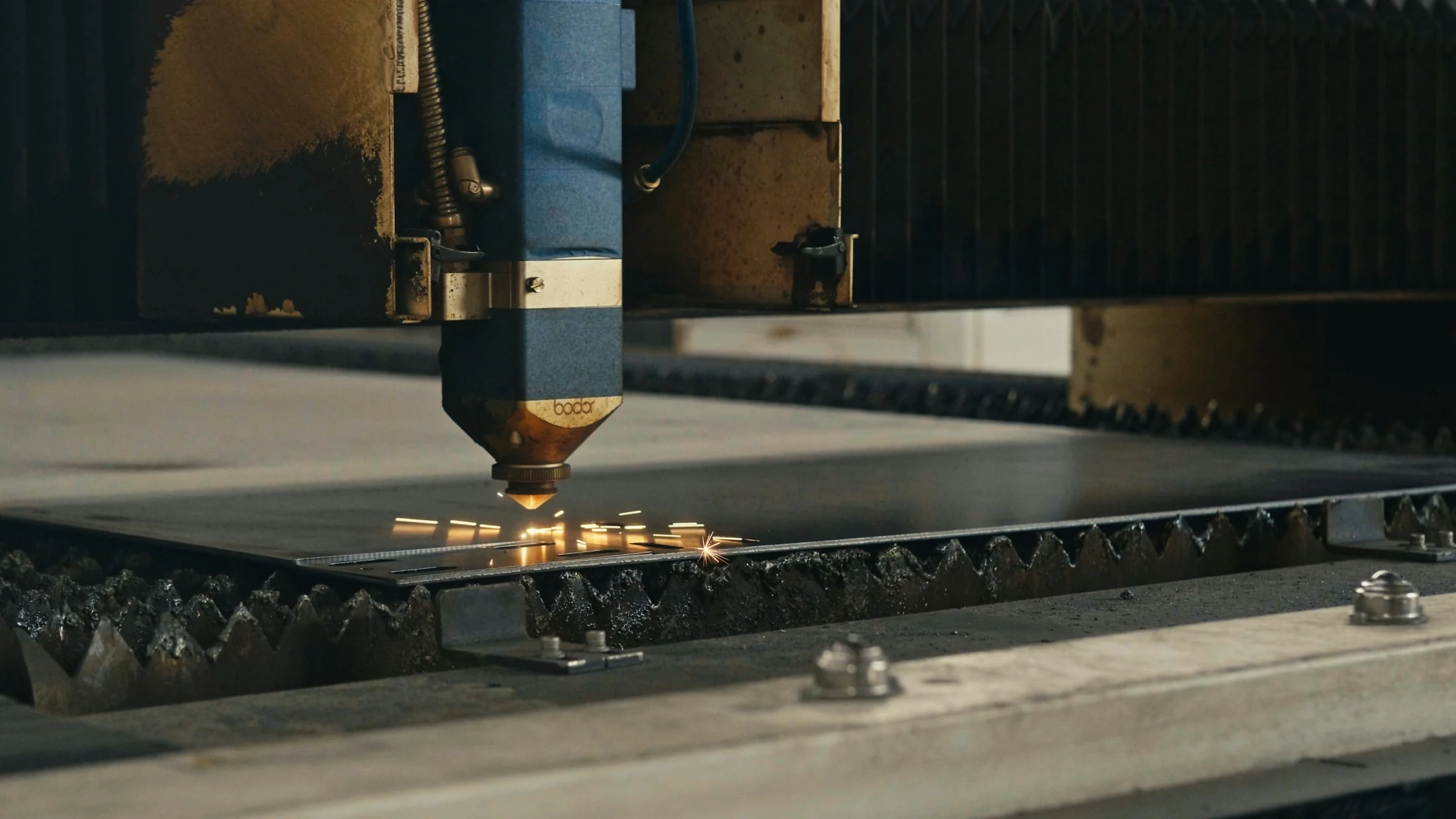 Laser cutting / 激光切割